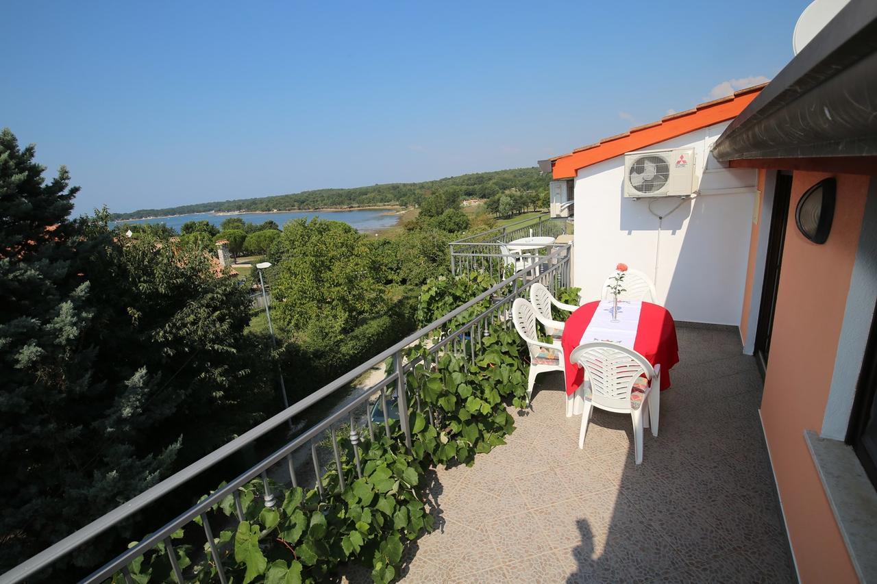 Apartments Coki Funtana Zewnętrze zdjęcie