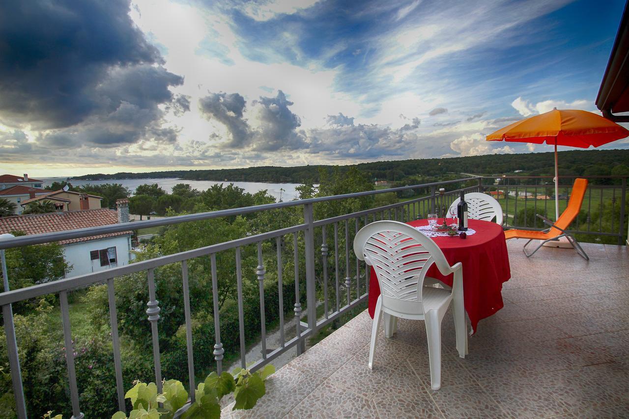 Apartments Coki Funtana Zewnętrze zdjęcie